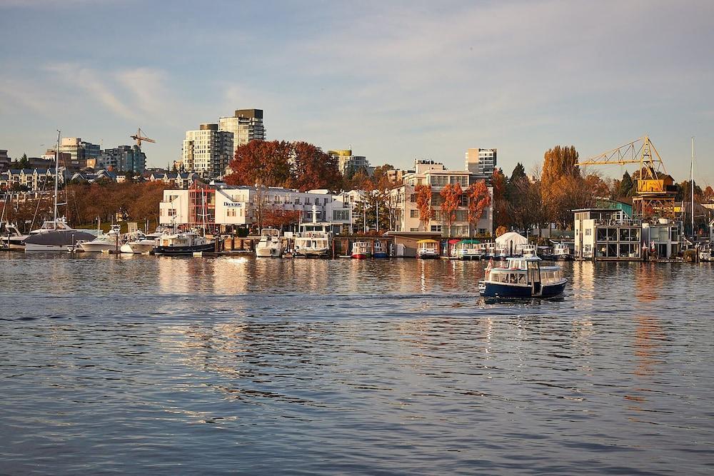 Granville Island Hotel Vancouver Bagian luar foto