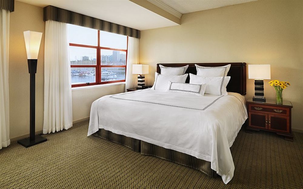 Granville Island Hotel Vancouver Bagian luar foto
