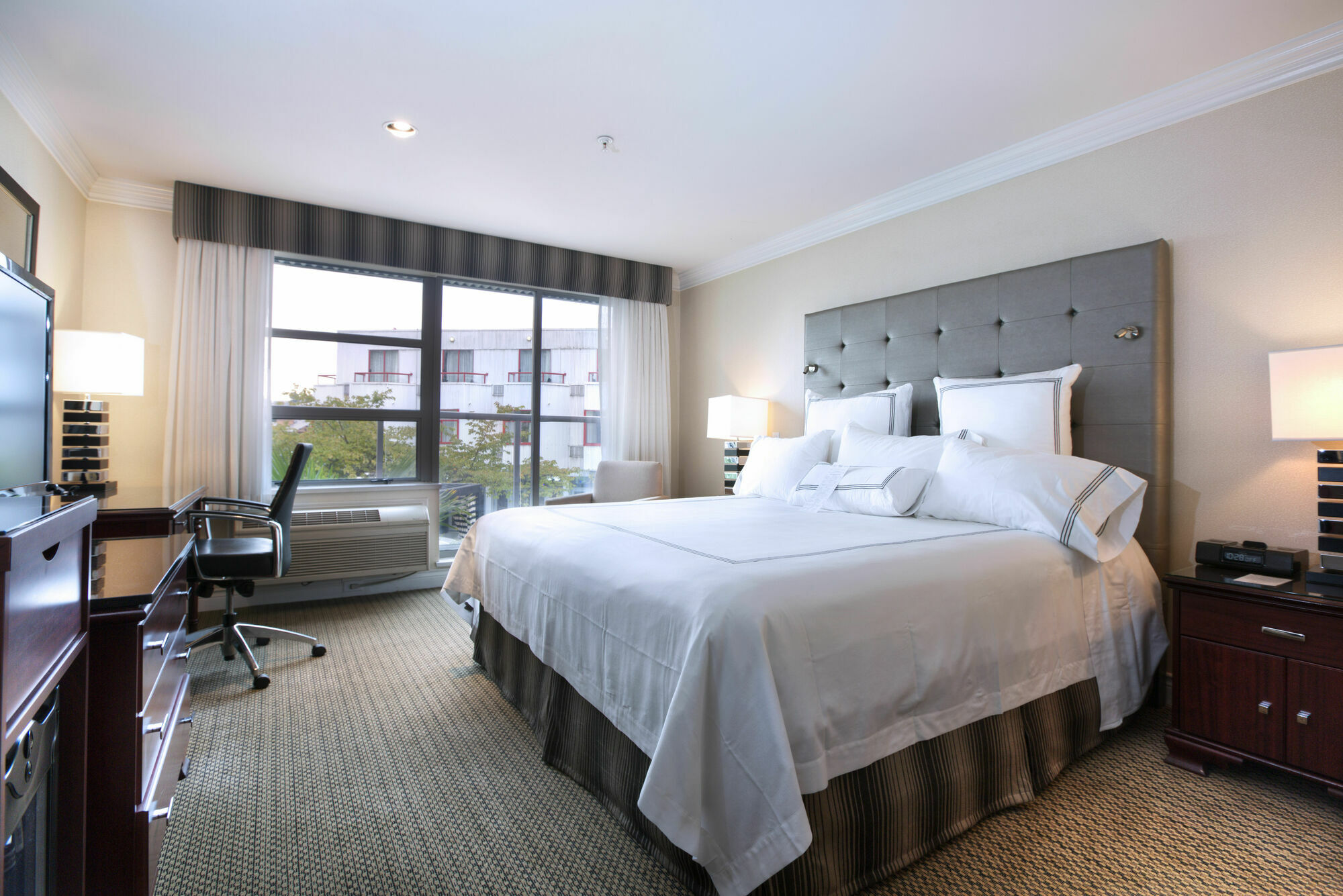 Granville Island Hotel Vancouver Bagian luar foto